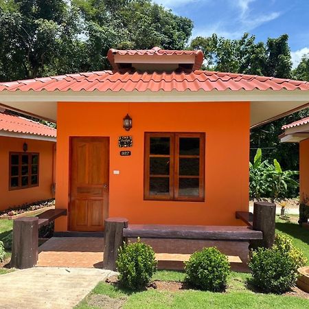 Hotel Baanphuthadol Mae Hong Son Esterno foto