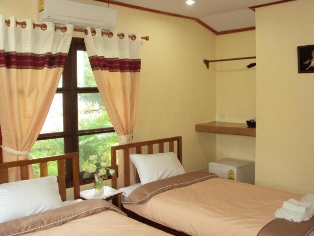 Hotel Baanphuthadol Mae Hong Son Esterno foto