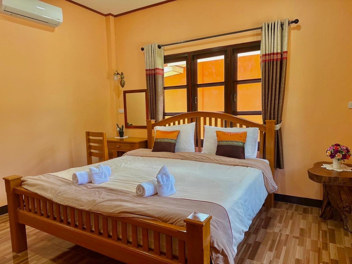 Hotel Baanphuthadol Mae Hong Son Esterno foto