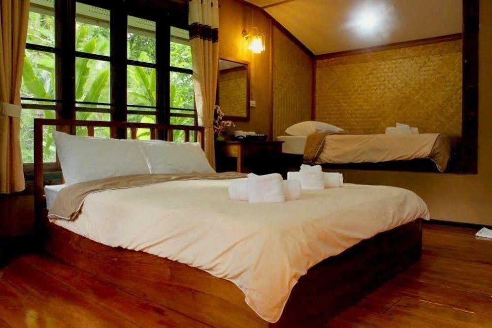 Hotel Baanphuthadol Mae Hong Son Esterno foto