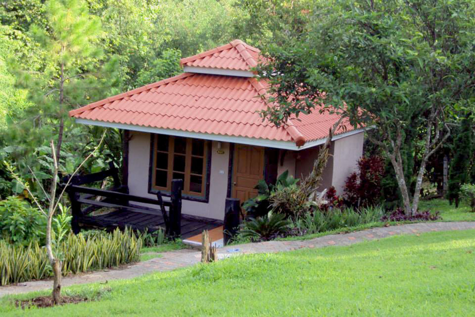 Hotel Baanphuthadol Mae Hong Son Esterno foto