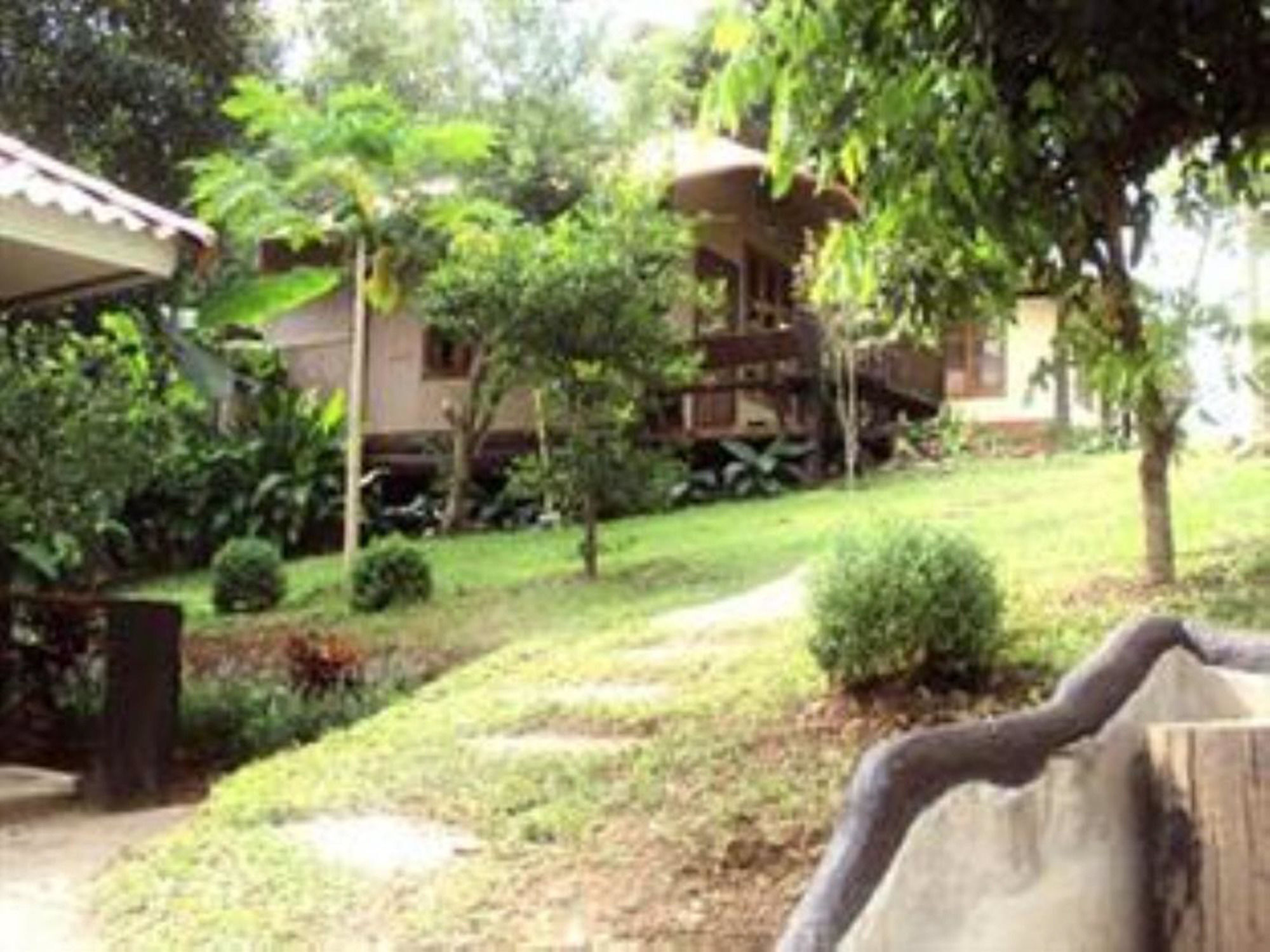 Hotel Baanphuthadol Mae Hong Son Esterno foto