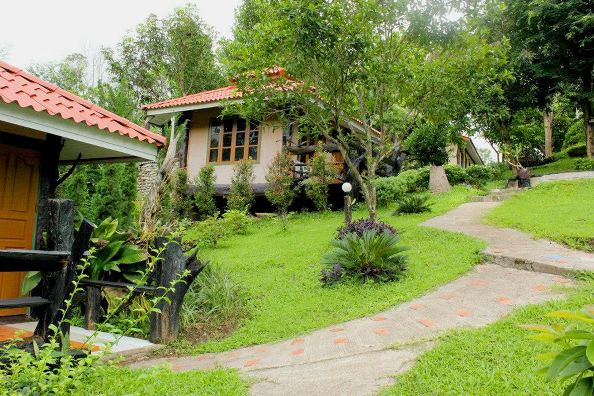 Hotel Baanphuthadol Mae Hong Son Esterno foto