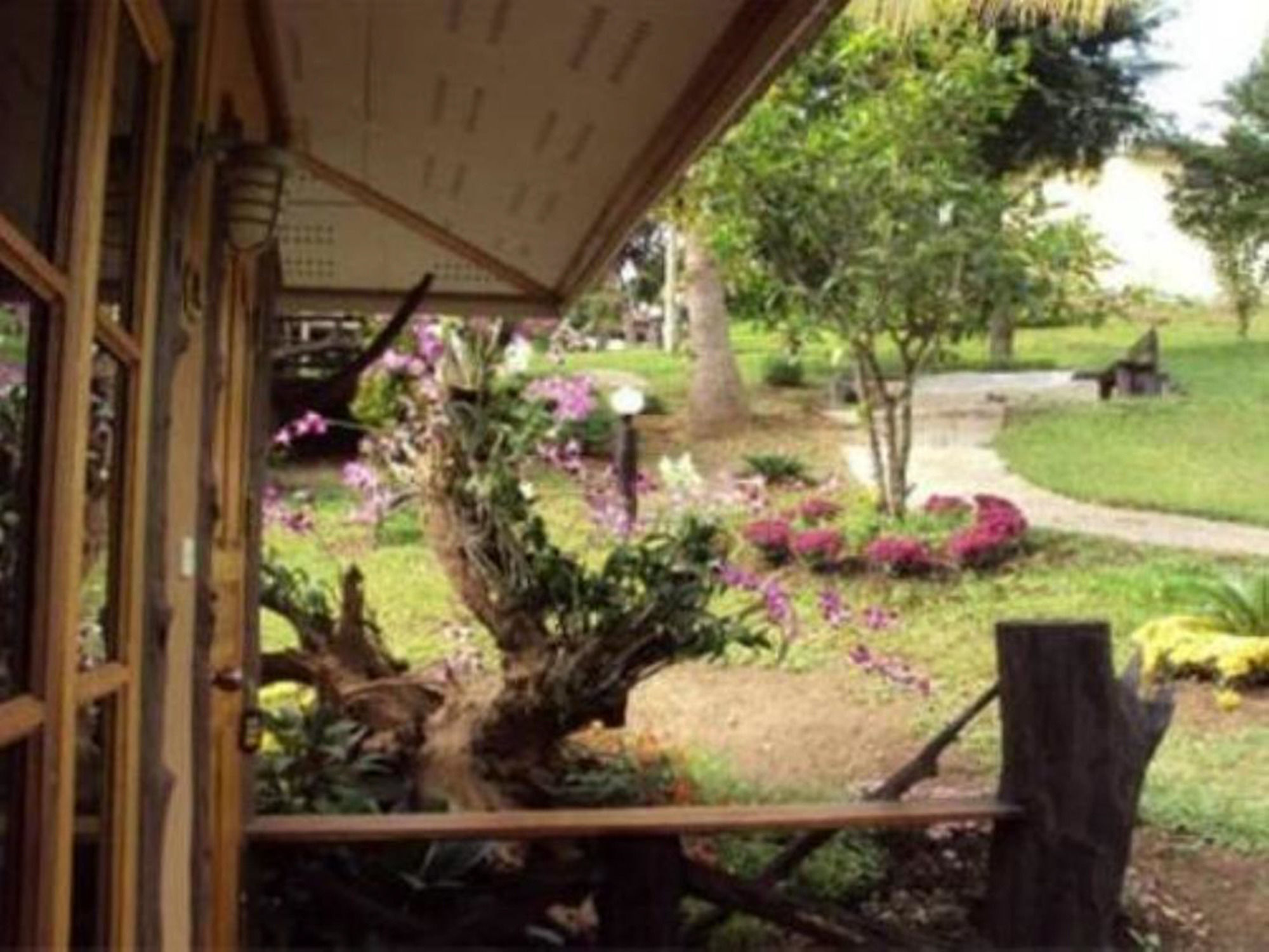 Hotel Baanphuthadol Mae Hong Son Esterno foto