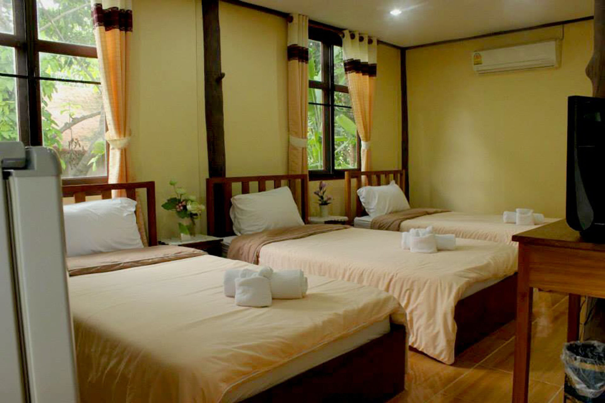 Hotel Baanphuthadol Mae Hong Son Esterno foto