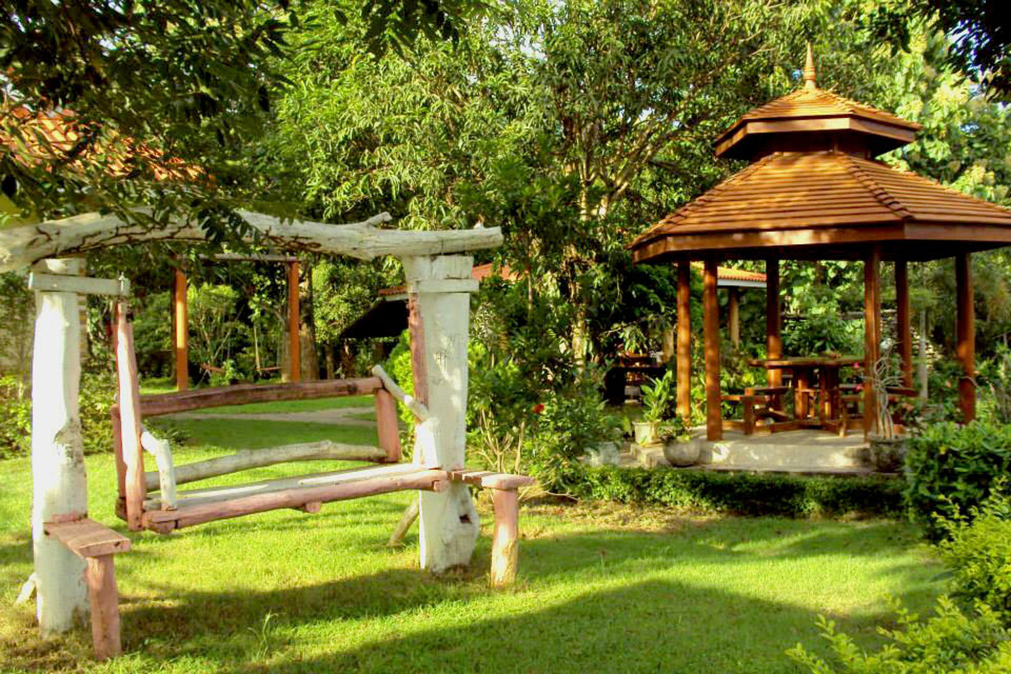 Hotel Baanphuthadol Mae Hong Son Esterno foto